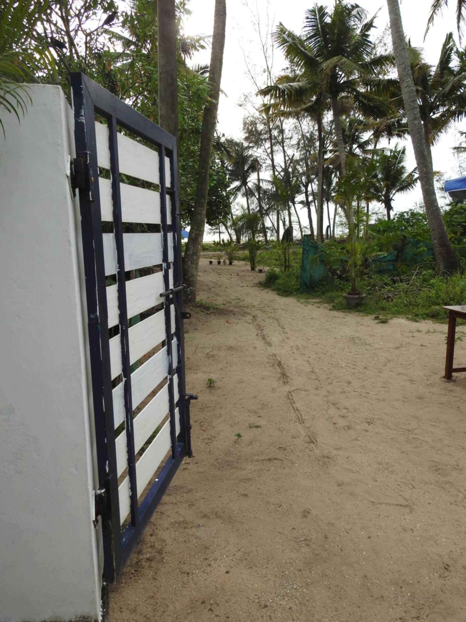 Shoreline Marari Beach Villa At Golden Beach Mararikulam Alappuzha Dış mekan fotoğraf